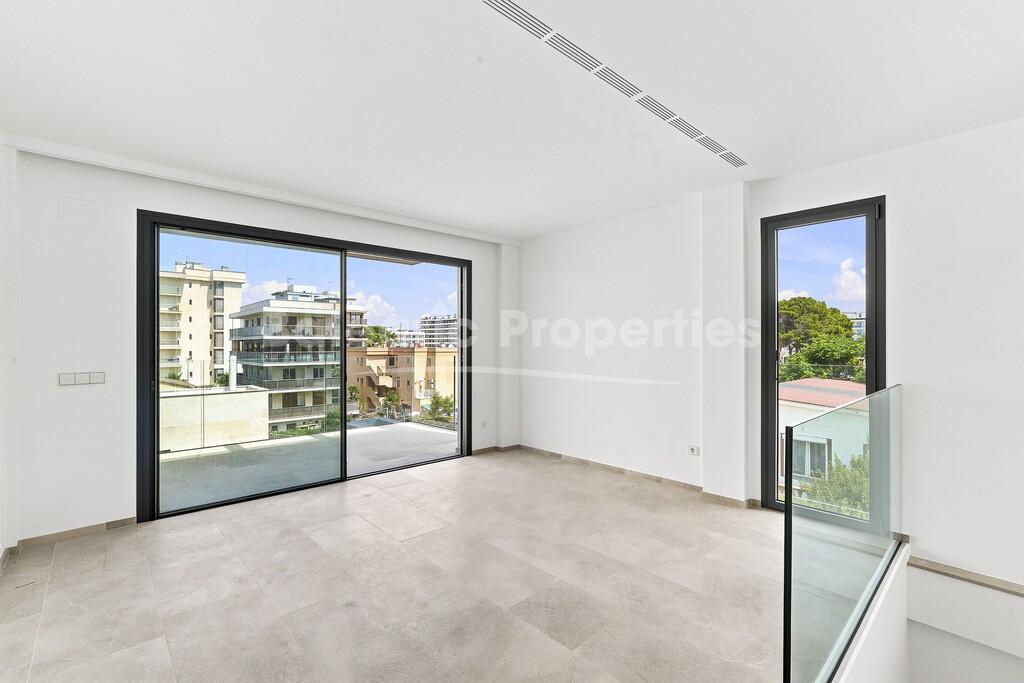 Sea view duplex penthouse for sale in Playa de Palma, Mallorca