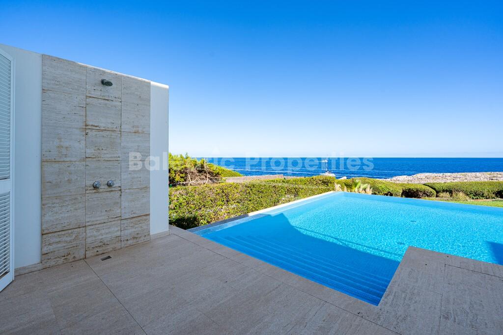 Designer-Villa in erster Meereslinie kaufen in Cala d’Or, Südost-Mallorca