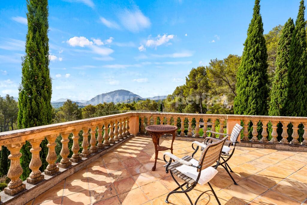 Landhaus mit Ferienvermietungslizenz und Bergblick kaufen in Pollença, Nord-Mallorca