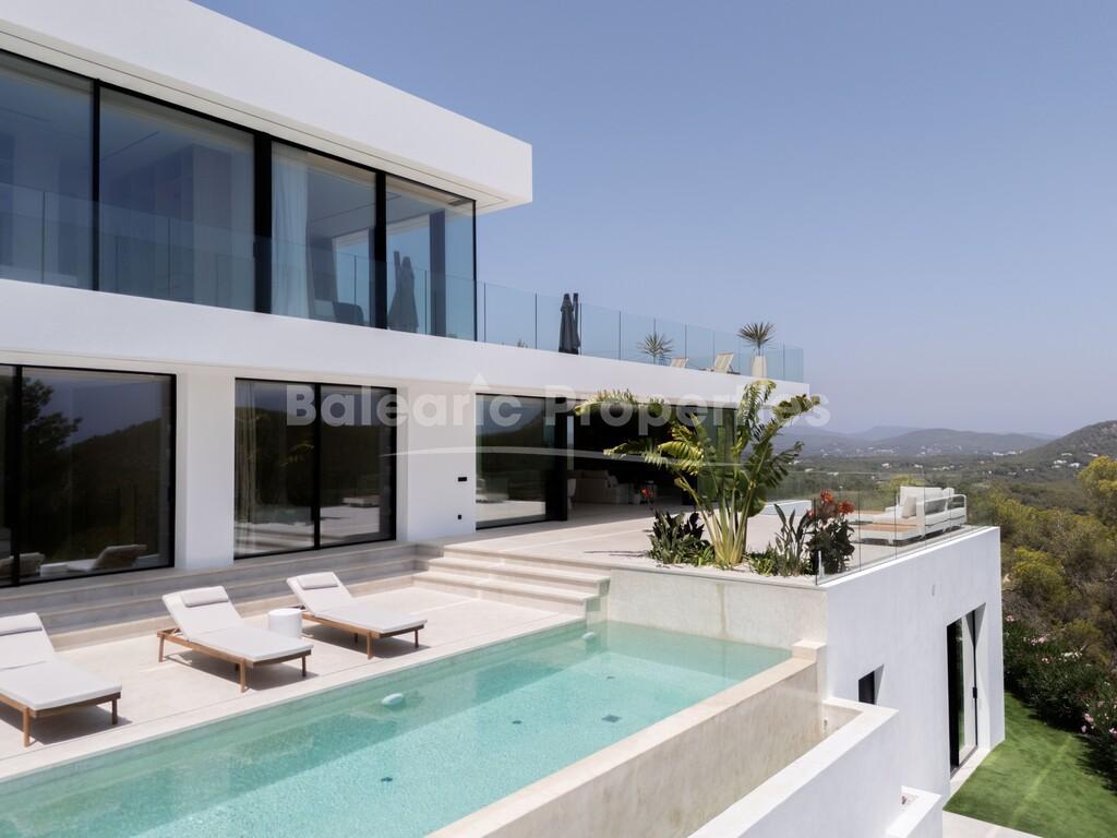 Traumhafte Villa mit Meerblick und Hügellage zum Verkauf in Roca Llisa, Ibiza 