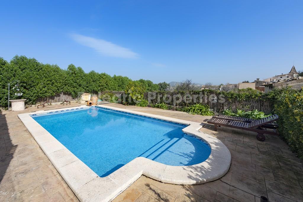 Spacious house with pool for sale in the centre of Moscari, Mallorca