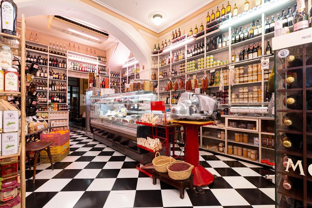 Historic town house with shop and roof terrace, for sale in Sóller, Mallorca