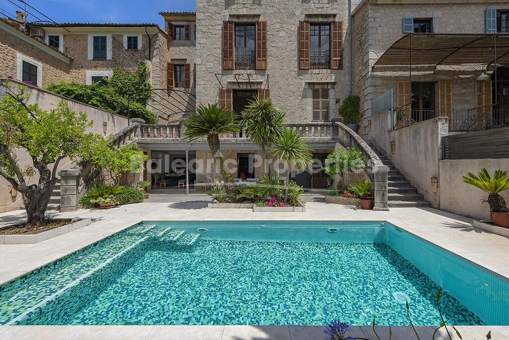 Remarkable village house with a holiday license for sale in the centre of Sóller, Mallorca