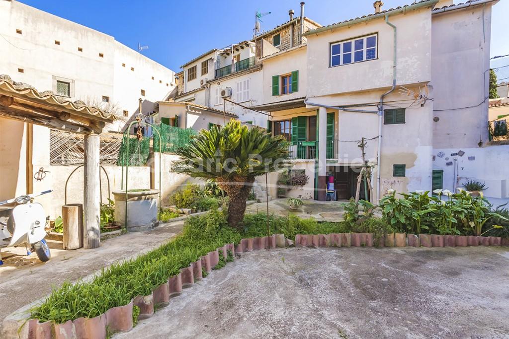 Large town house with garage for sale in Sóller, Mallorca
