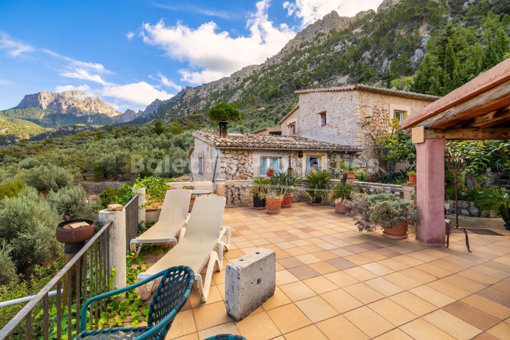 Finca a reformar con vistas a las montañas y al mar a la venta en Fornalutx, Mallorca