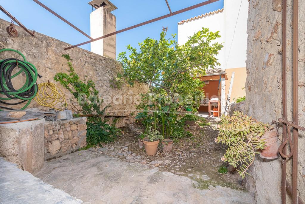 Pintoresca casa de pueblo en venta en el centro de Búger, Mallorca