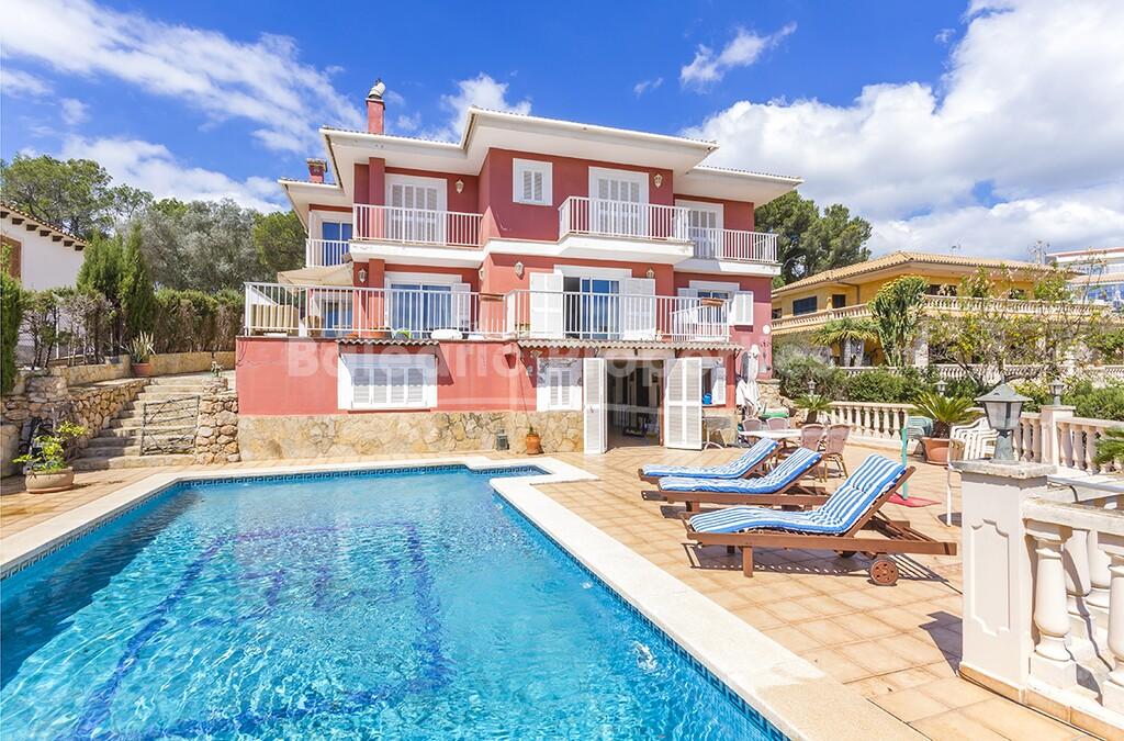Large villa with private pool for sale in Palmanova, Mallorca