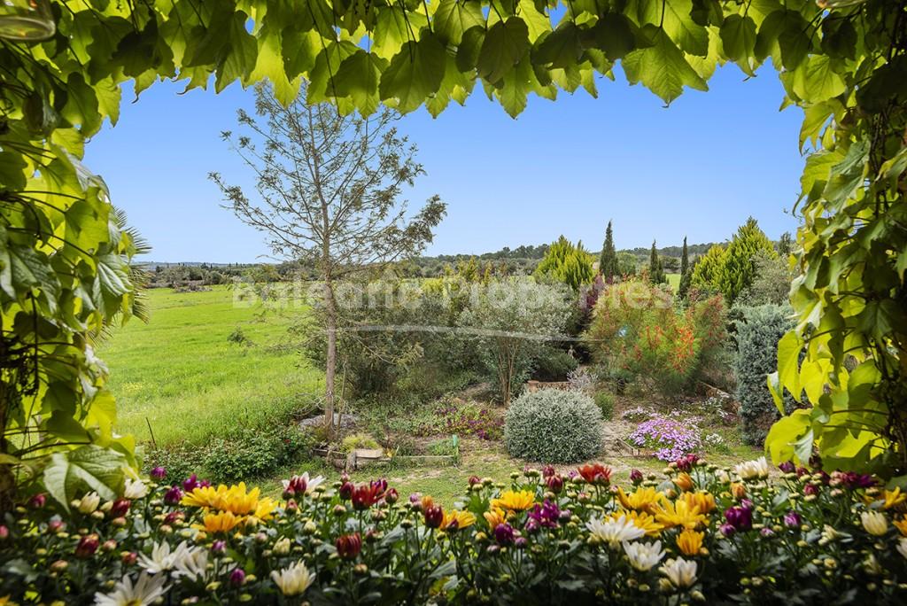 Idyllic stone finca with holiday rental license for sale in Sencelles, Mallorca