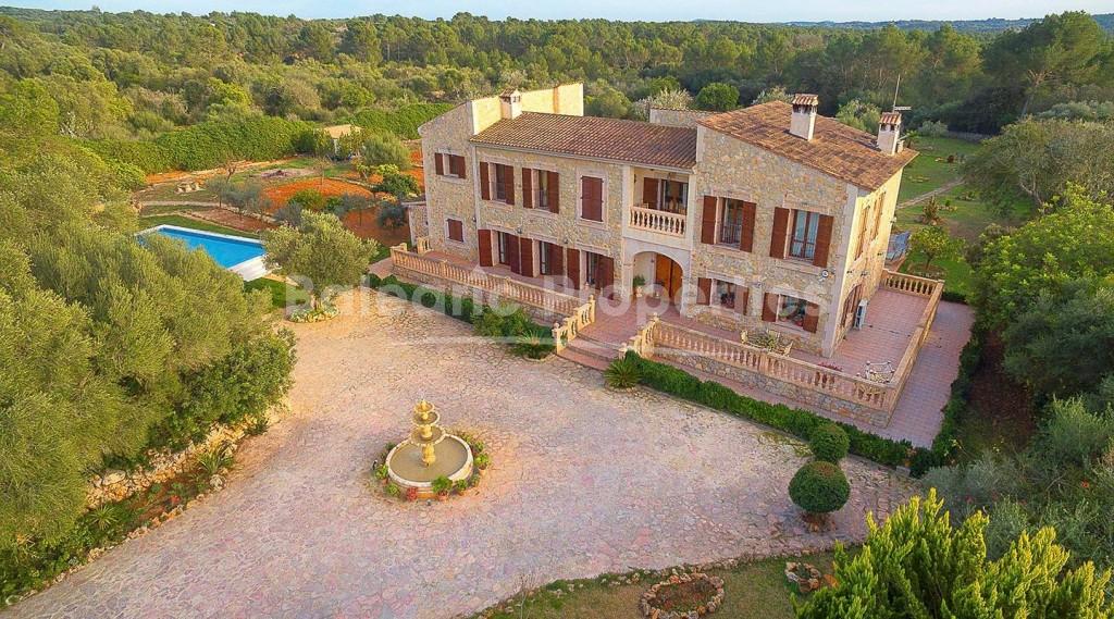 Impressive finca with a guest house and pool for sale in Sencelles, Mallorca