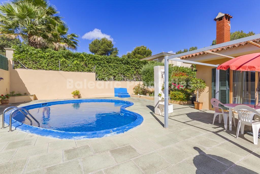 Encantadora villa con piscina privada y gran jardín en venta en Costa de la Calma, Mallorca 