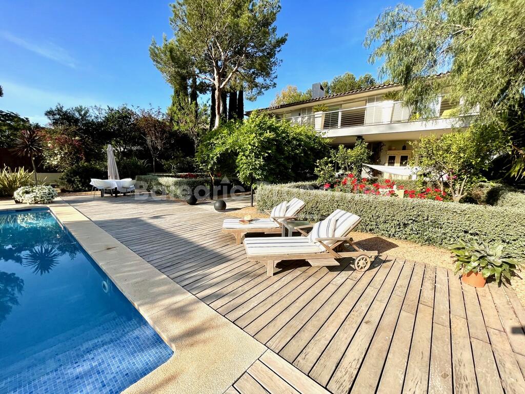 Elegant and spacious villa with roof terrace for sale in Sol de Mallorca