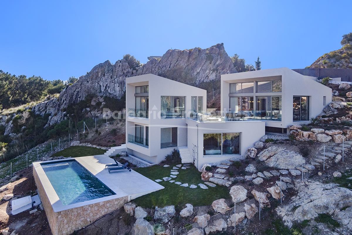 State-of-the-art villa with sea views for sale in Bonaire, Alcudia, Mallorca