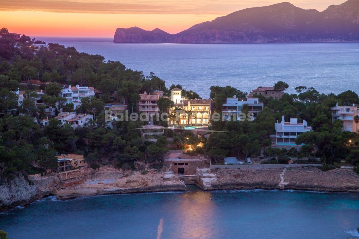 Prestigiosa villa de lujo en primera línea en venta en Puerto Andratx, Mallorca
