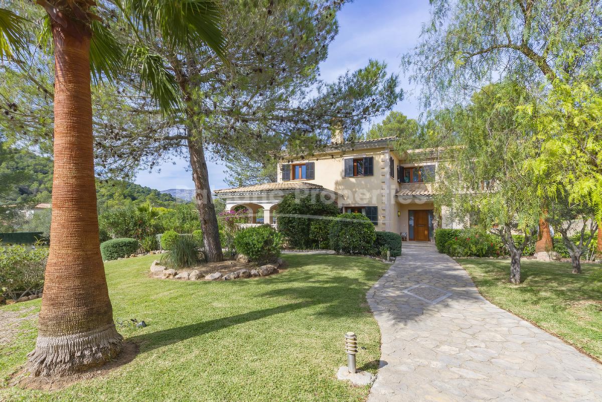 Atractiva villa con gran solar a la venta cerca de Pollensa, Mallorca