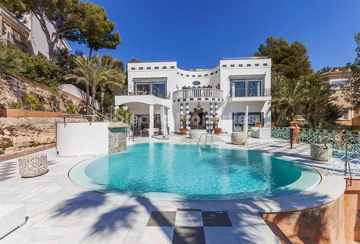Italian-style villa for sale beside the golf course in Bendinat, Mallorca