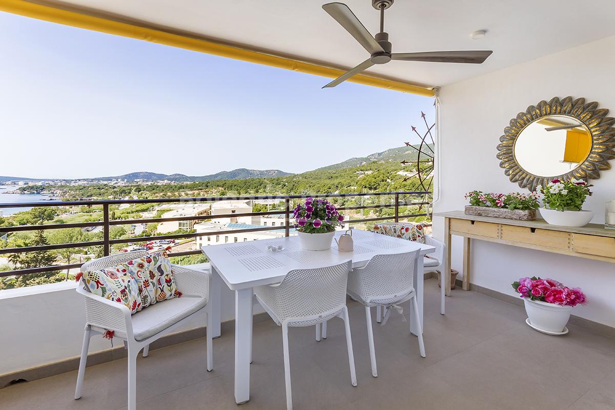 Acogedor apartamento totalmente renovado con vistas al mar a la venta en Portals, Mallorca