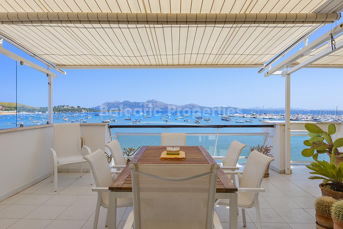 Apartamento único en primera línea en venta en Puerto Pollensa, Mallorca