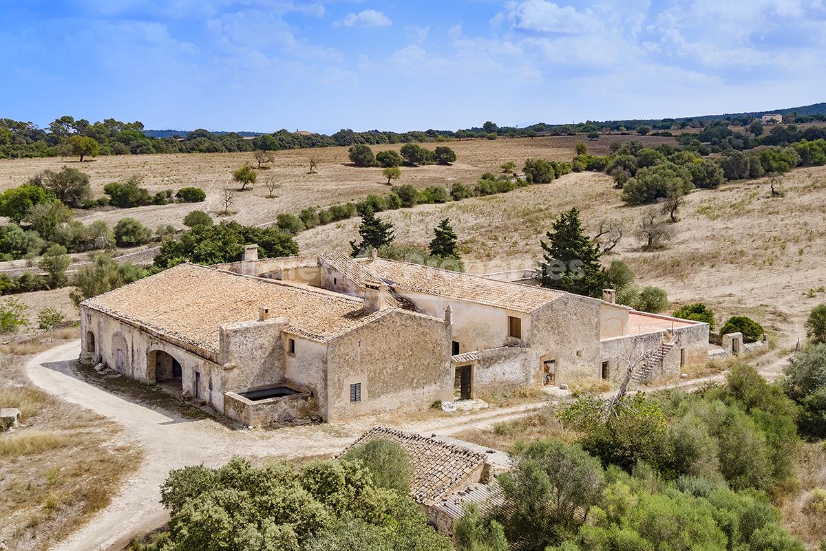 Finca histórica en venta en un gran terreno en Algaida, Mallorca 