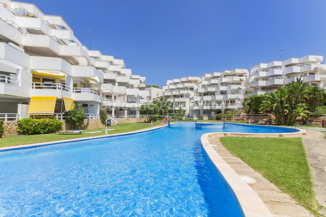 Atractivo apartamento con piscina comunitaria en venta en Cala Vinyes, Mallorca