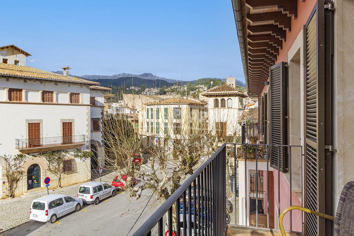 Fantastic top floor apartment for sale in the centre of Pollensa, Mallorca