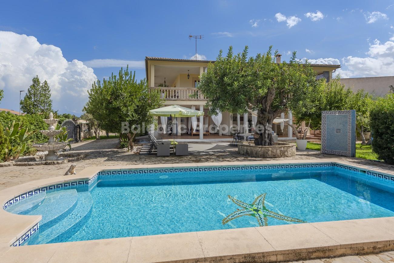 Mediterranean villa with pool and spacious terraces for sale near Pollensa, Mallorca 