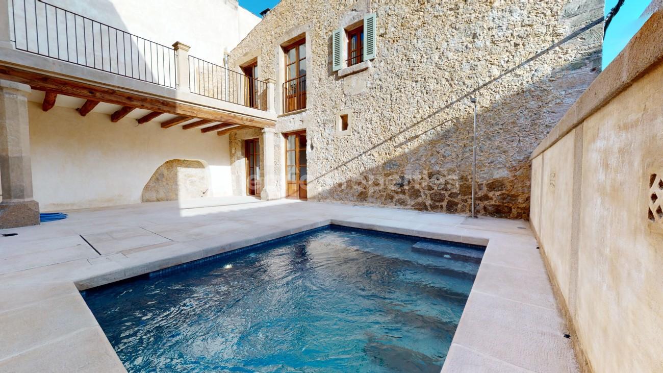 Newly renovated townhouse for sale in Pollensa old town, Mallorca
