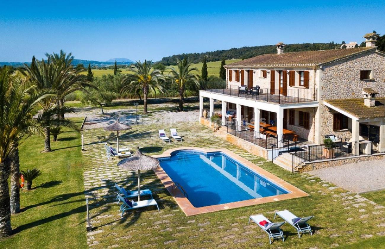 Attractive country villa with holiday license and pool for sale in Sineu, Mallorca