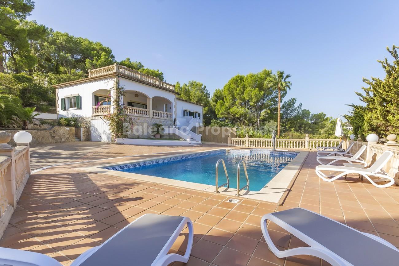 Preciosa villa reformada en venta cerca de la playa en Cala Vinyes, Mallorca