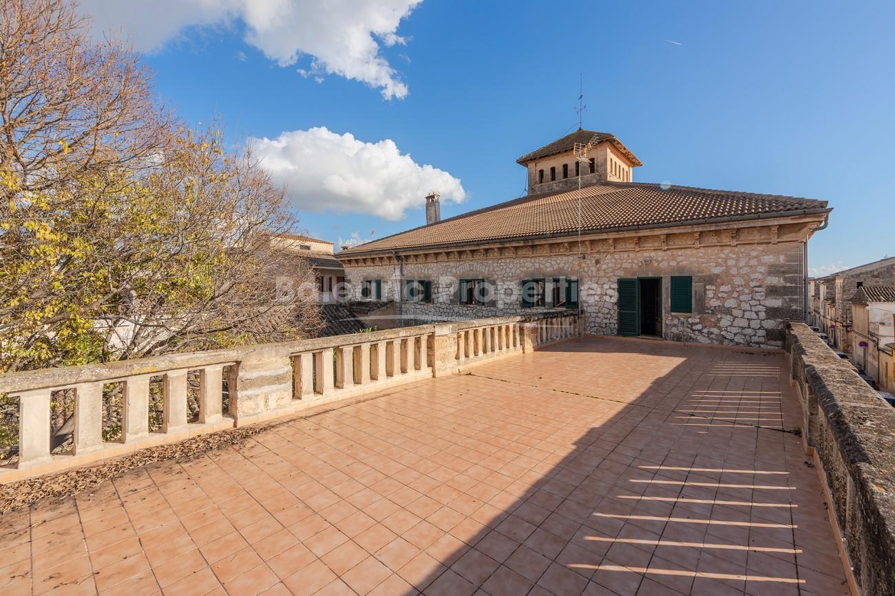 Unique stately mansion with courtyard for sale in the heart of Sa Pobla, Mallorca