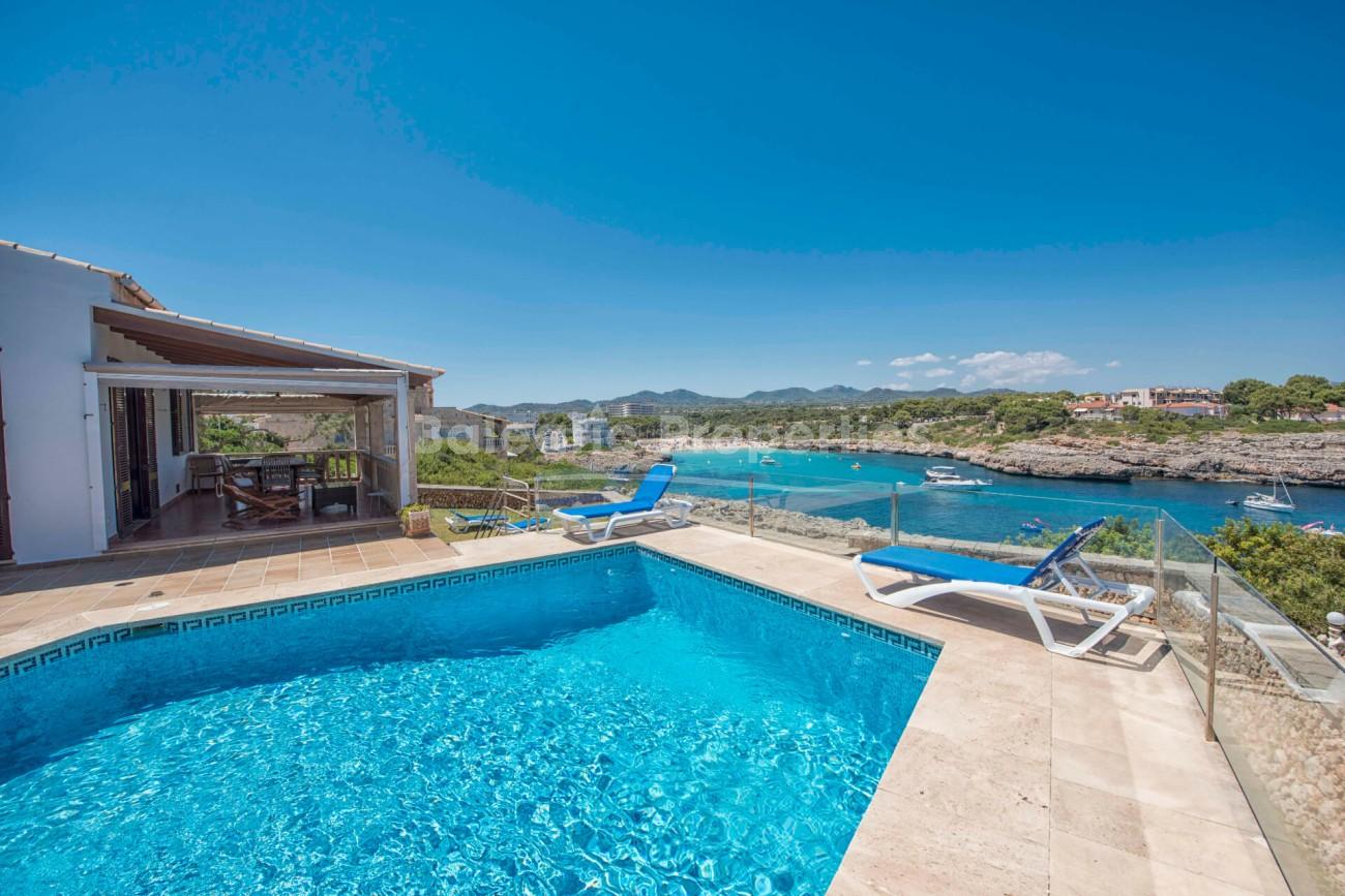 Sea view villa with holiday license for sale in Portocolom, Mallorca