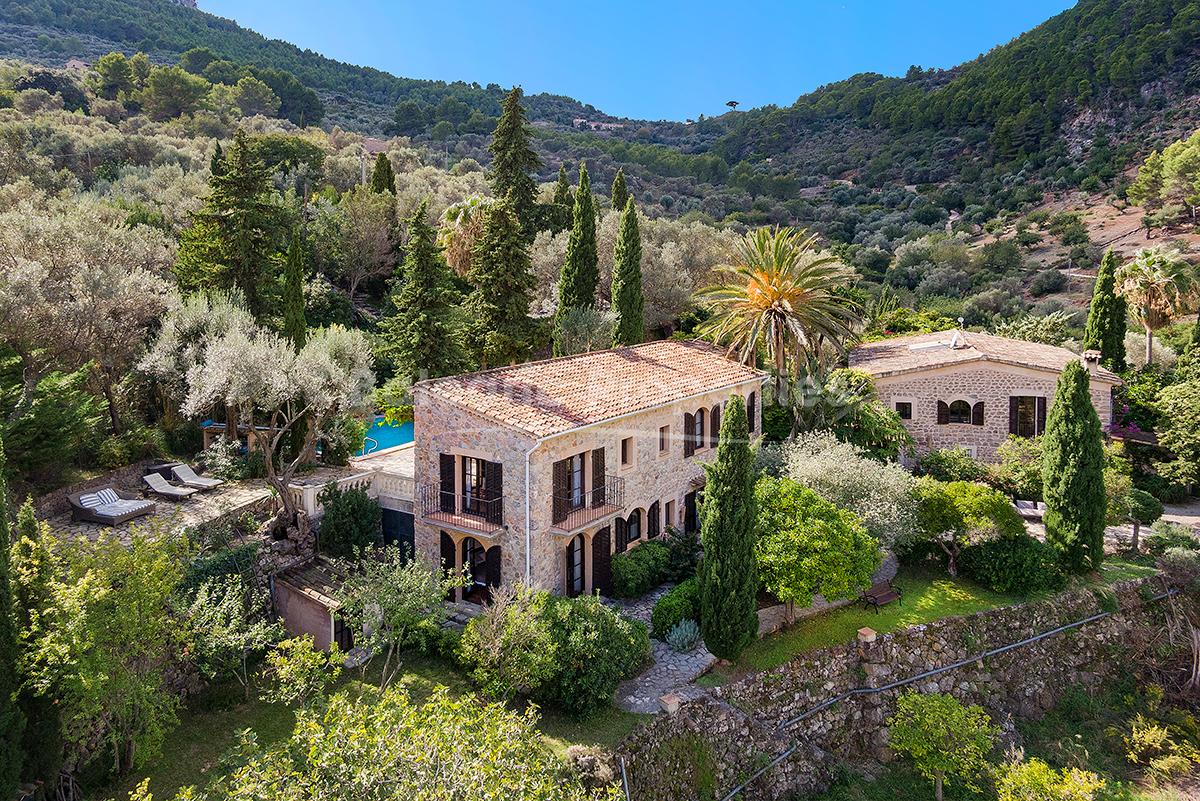 Outstanding country mansion with hotel license for sale in Sóller, Mallorca