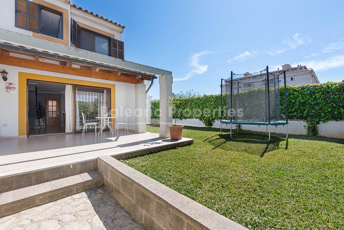 Semi-detached house with community pool for sale in Puerto Alcudia, Mallorca