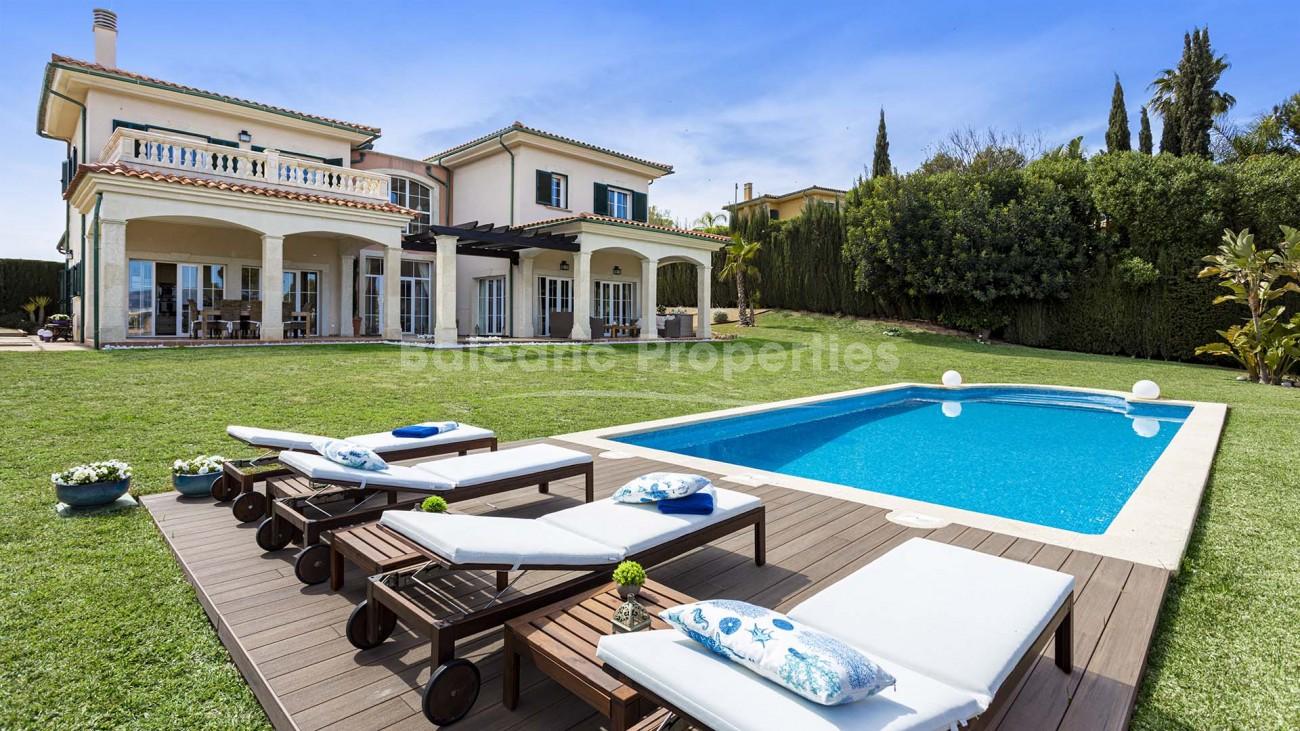 Preciosa villa con gran jardín y vistas al mar en Cala Vinyes, Mallorca 